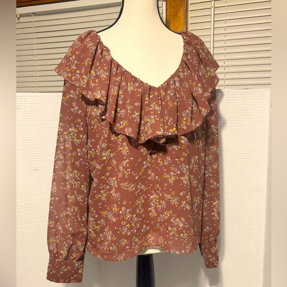 1.STATE large floral print boho blouse Ruffled neckline Long sleeves lined front